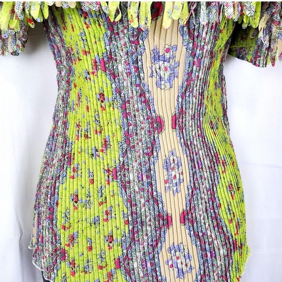 Kaely N-MAX Floral pleated cold shoulder short sleeve Top blouse fringe Sz L - Picture 4 of 6